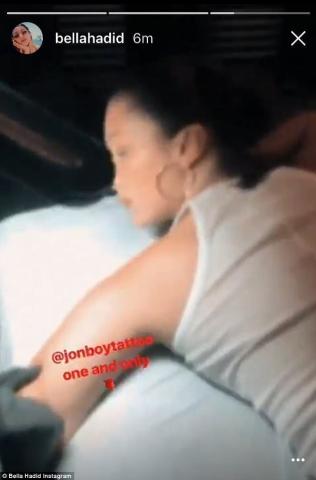 Το νέο tiny tattoo της Bella Hadid παραείναι tiny... 