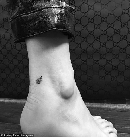 Το νέο tiny tattoo της Bella Hadid παραείναι tiny... 