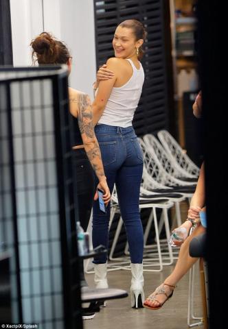 Το νέο tiny tattoo της Bella Hadid παραείναι tiny... 