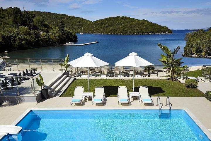 Σύβοτα: Η Καραϊβική "μετακόμισε" στην Ελλάδα Σύβοτα: Η Καραϊβική "μετακόμισε" στην Ελλάδα