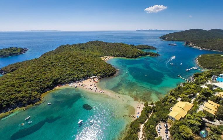 Σύβοτα: Η Καραϊβική "μετακόμισε" στην Ελλάδα Σύβοτα: Η Καραϊβική "μετακόμισε" στην Ελλάδα