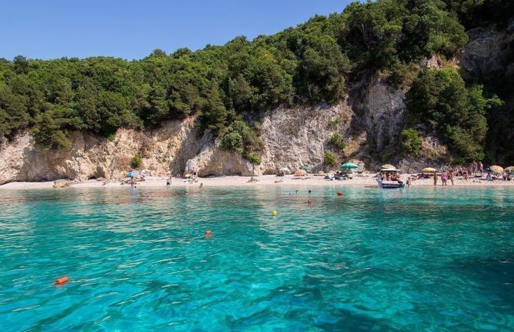 Σύβοτα: Η Καραϊβική "μετακόμισε" στην Ελλάδα Σύβοτα: Η Καραϊβική "μετακόμισε" στην Ελλάδα