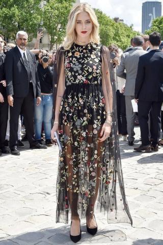 Το διάφανο φόρεμα που έχουν λατρέψει όλες οι διάσημες... και εμείς Το διάφανο φόρεμα που έχουν λατρέψει όλες οι διάσημες... και εμείς