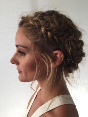 Braided crown hair: Πώς να κάνεις μόνη σου το πιο ρομαντικό χτένισμα 