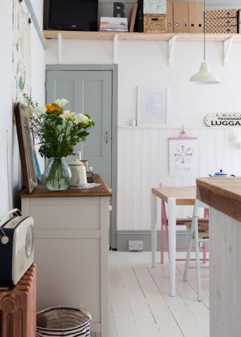 Ξενάγηση σε ένα μοντέρνο σπίτι με vintage διάθεση Ξενάγηση σε ένα μοντέρνο σπίτι με vintage διάθεση