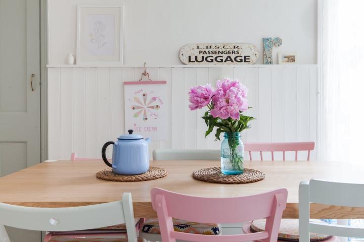 Ξενάγηση σε ένα μοντέρνο σπίτι με vintage διάθεση Ξενάγηση σε ένα μοντέρνο σπίτι με vintage διάθεση