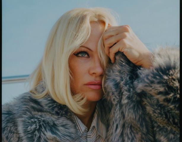Pamela Anderson: Στα 50 της φωτογραφίζεται για το W Magazine και μιλά χωρίς φραγμούς
