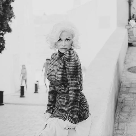 Pamela Anderson: Στα 50 της φωτογραφίζεται για το W Magazine και μιλά χωρίς φραγμούς