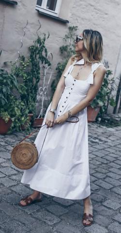 Τα σανδάλια που φοράνε όλες οι fashion bloggers είναι τα πιο ωραία που έχεις δει Τα σανδάλια που φοράνε όλες οι fashion bloggers είναι τα πιο ωραία που έχεις δει