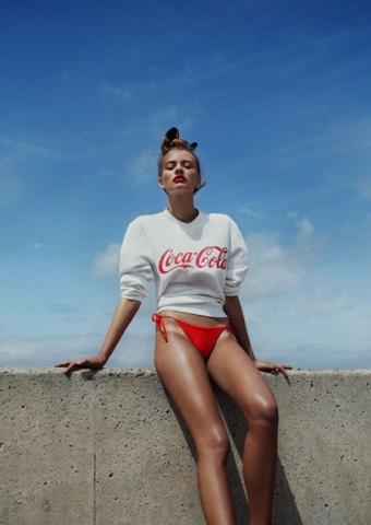 Κόκκινο μαγιό: Μια από τις μεγαλύτερες τάσεις του φετινού καλοκαιριού Κόκκινο μαγιό: Μια από τις μεγαλύτερες τάσεις του φετινού καλοκαιριού