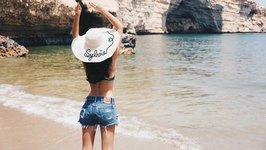 8+1 κομμάτια που θα σου δώσουν το τέλειο beach look 8+1 κομμάτια που θα σου δώσουν το τέλειο beach look