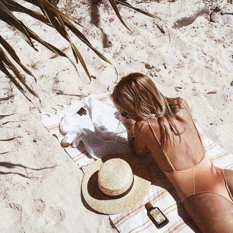 8+1 κομμάτια που θα σου δώσουν το τέλειο beach look 8+1 κομμάτια που θα σου δώσουν το τέλειο beach look