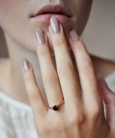 #manimonday: Οι πιο ρομαντικές αποχρώσεις για τα νύχια 