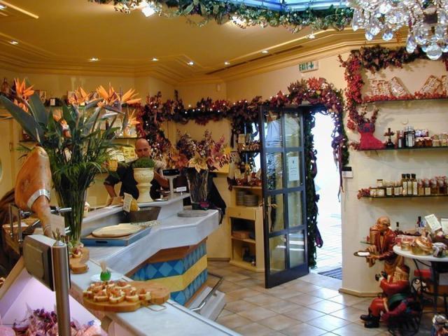 Αγαπάμε το κλασικό αλλά πάντα επίκαιρο Salumaio d' Atene Αγαπάμε το κλασικό αλλά πάντα επίκαιρο Salumaio d' Atene