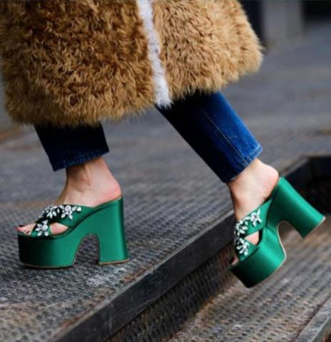 Maximalist Shoes: Η νέα τάση στα παπούτσια που διεκδικεί μια θέση στη γκαρνταρόμπα σου Maximalist Shoes: Η νέα τάση στα παπούτσια που διεκδικεί μια θέση στη γκαρνταρόμπα σου