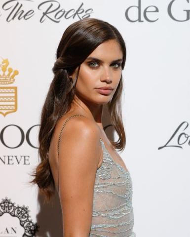 Hair inspo: 12 χτενίσματα για μακριά μαλλιά