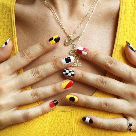 #manimonday: Οι πιο ωραίοι συνδυασμοί χρωμάτων για ένα color combo μανικιούρ