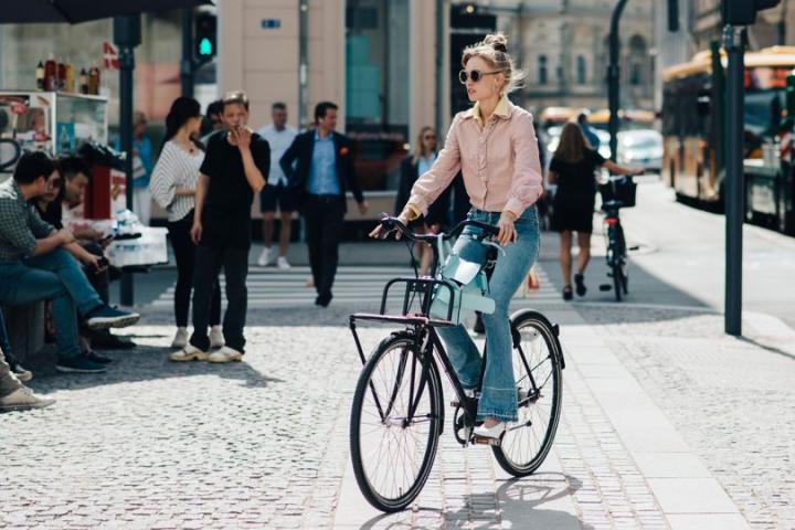 Εβδομάδα Μόδας Κοπεγχάγης: Τα It girls φορούν τις τάσεις της νέας σεζόν