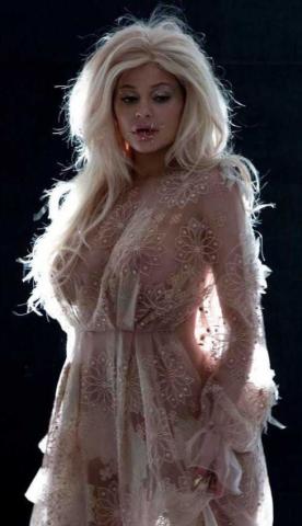 Kylie Jenner: "Αυτή είναι η πιο γυμνή μου φωτογράφιση" 