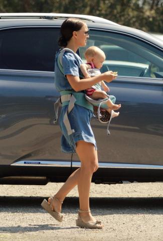 Η μαμά Νatalie Portman μας αρέσει πολύ γιατί έχει αυτό το κάτι