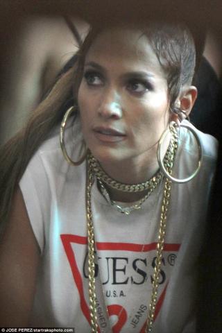 Τι κάνει η Jennifer Lopez με την κόρη της στο μετρό;