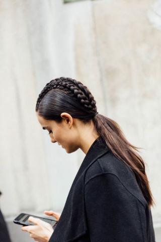 Hair inspo: Οι hot φθινοπωρινές τάσεις στα μαλλιά από το street style