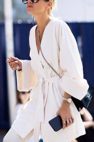 Το αγαπημένο πανωφόρι των It girls είναι ότι πιο cool έχεις δει Το αγαπημένο πανωφόρι των It girls είναι ότι πιο cool έχεις δει