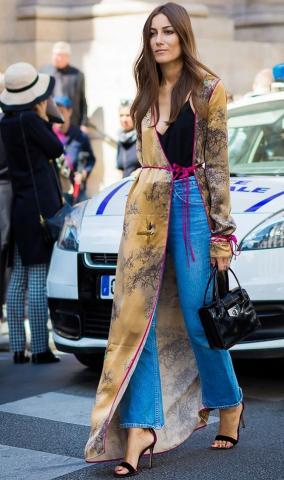 Το αγαπημένο πανωφόρι των It girls είναι ότι πιο cool έχεις δει Το αγαπημένο πανωφόρι των It girls είναι ότι πιο cool έχεις δει