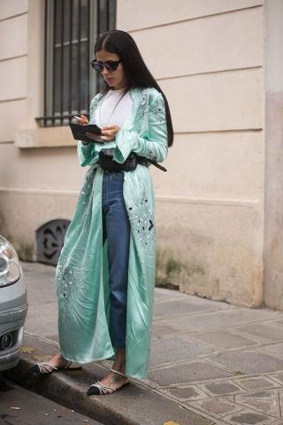 Το αγαπημένο πανωφόρι των It girls είναι ότι πιο cool έχεις δει Το αγαπημένο πανωφόρι των It girls είναι ότι πιο cool έχεις δει