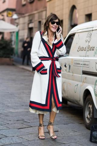 Το αγαπημένο πανωφόρι των It girls είναι ότι πιο cool έχεις δει Το αγαπημένο πανωφόρι των It girls είναι ότι πιο cool έχεις δει