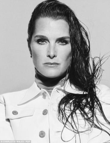 Η Brooke Shields είναι 52 και θα το έχει μέχρι τα 100