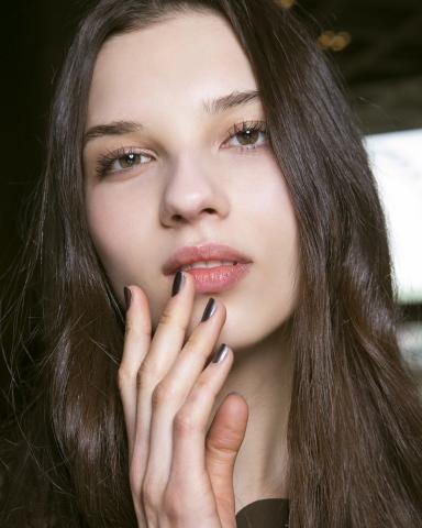 #manimonday: 7 χρώματα που πρέπει να δοκιμάσεις ειδικά τώρα