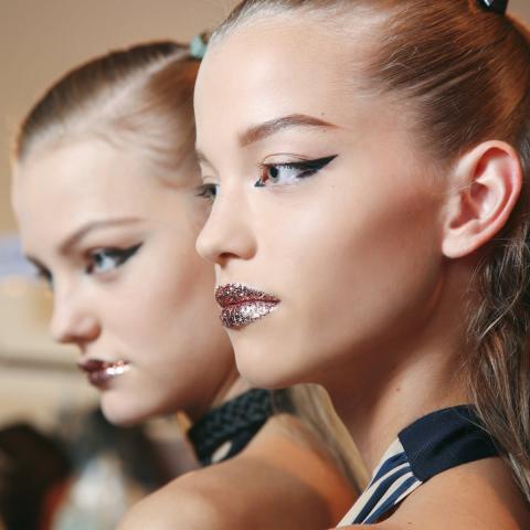 Τα 3 makeup trends που πρέπει να ξέρεις για να υποδεχθείς το φθινόπωρο Τα 3 makeup trends που πρέπει να ξέρεις για να υποδεχθείς το φθινόπωρο