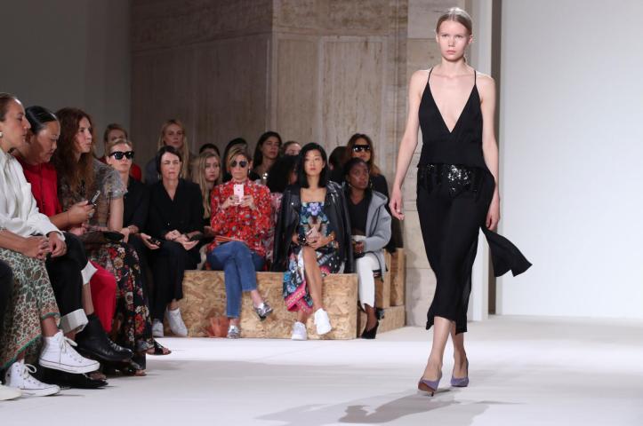 Victoria Beckham: Η Spring /Summer 2018 συλλογή της Victoria Beckham: Η Spring /Summer 2018 συλλογή της