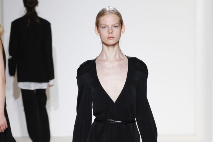 Minimal κομψότητα στο beauty look του fashion show της Victoria Beckham στην Νέα Υόρκη Minimal κομψότητα στο beauty look του fashion show της Victoria Beckham στην Νέα Υόρκη