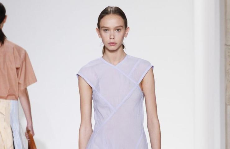 Minimal κομψότητα στο beauty look του fashion show της Victoria Beckham στην Νέα Υόρκη Minimal κομψότητα στο beauty look του fashion show της Victoria Beckham στην Νέα Υόρκη