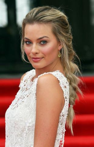 Celeb files: To λαμπερό beauty look της Margot Robbie