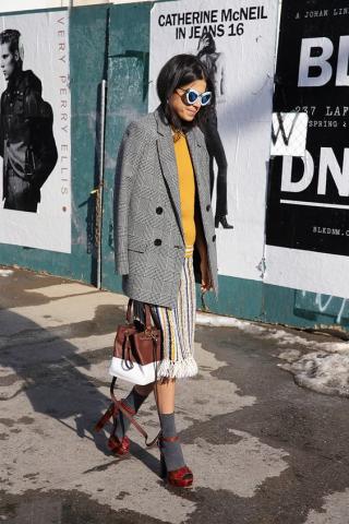 Τα καλτσάκια γίνονται η fashionable λεπτομέρεια που θα προσθέσει έξτρα πόντους στο στιλ Τα καλτσάκια γίνονται η fashionable λεπτομέρεια που θα προσθέσει έξτρα πόντους στο στιλ