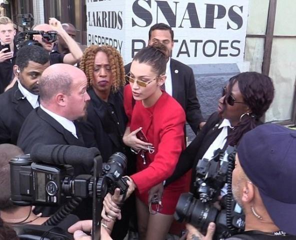 Η Bella Hadid έγινε έξαλλη με έναν σωματοφύλακά της