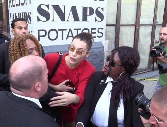 Η Bella Hadid έγινε έξαλλη με έναν σωματοφύλακά της