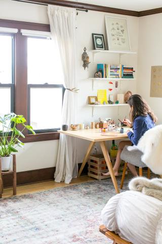 Γραφείο μέσα στο υπνοδωμάτιο; Κι όμως γίνεται!  Γραφείο μέσα στο υπνοδωμάτιο; Κι όμως γίνεται!