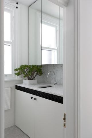 18+1 μικροσκοπικά μπάνια που πραγματικά θα ζηλέψεις το στιλ τους 18+1 μικροσκοπικά μπάνια που πραγματικά θα ζηλέψεις το στιλ τους