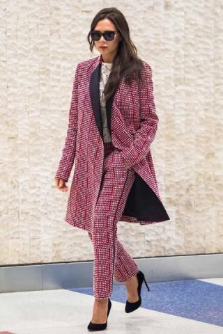 8 Style Tricks που κάνουν οι celebrities και δείχνουν ψηλότερες 8 Style Tricks που κάνουν οι celebrities και δείχνουν ψηλότερες