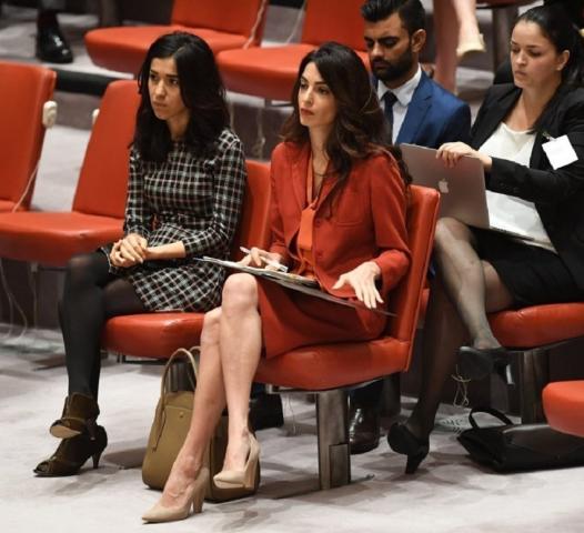 Η Amal Clooney επέστρεψε στη δουλειά και φόρεσε αυτό
