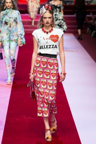 Dolce & Gabbana και το αυτόνομο μαξιμαλιστικό του σύμπαν Dolce & Gabbana και το αυτόνομο μαξιμαλιστικό του σύμπαν