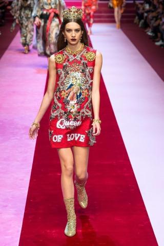 Dolce & Gabbana και το αυτόνομο μαξιμαλιστικό του σύμπαν Dolce & Gabbana και το αυτόνομο μαξιμαλιστικό του σύμπαν