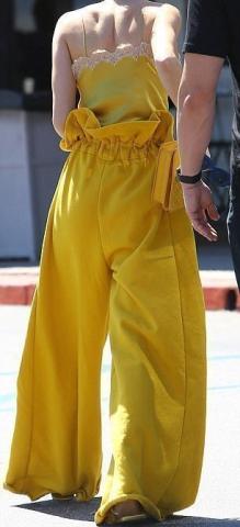 Τι εννοείς πως εσύ δεν πας για brunch ντυμένη όπως η Kendall Jenner;