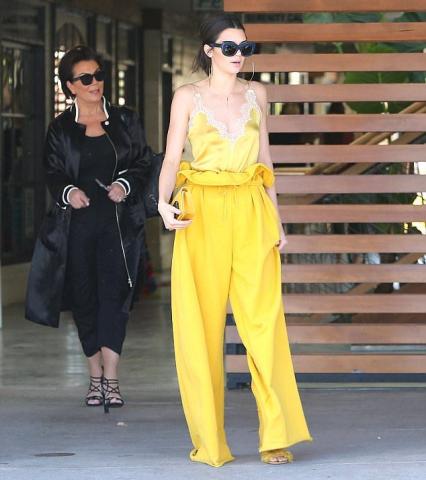 Τι εννοείς πως εσύ δεν πας για brunch ντυμένη όπως η Kendall Jenner;