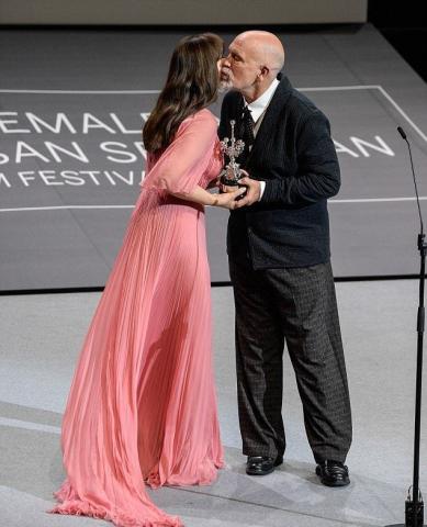 Λίγη Monica Bellucci για να μας πάει καλά η μέρα