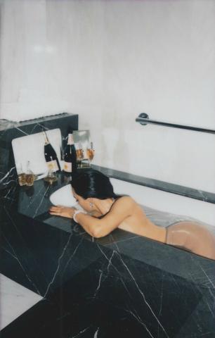 H Naughty Kim γυμνή για την Vogue και κανείς δεν εντυπωσιάζεται 